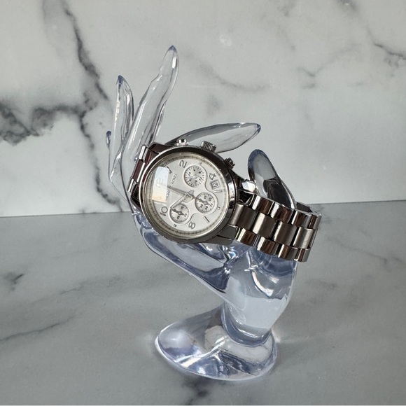 Michael Kors Silver Watch fits 7” wrist - Picture 3 of 14